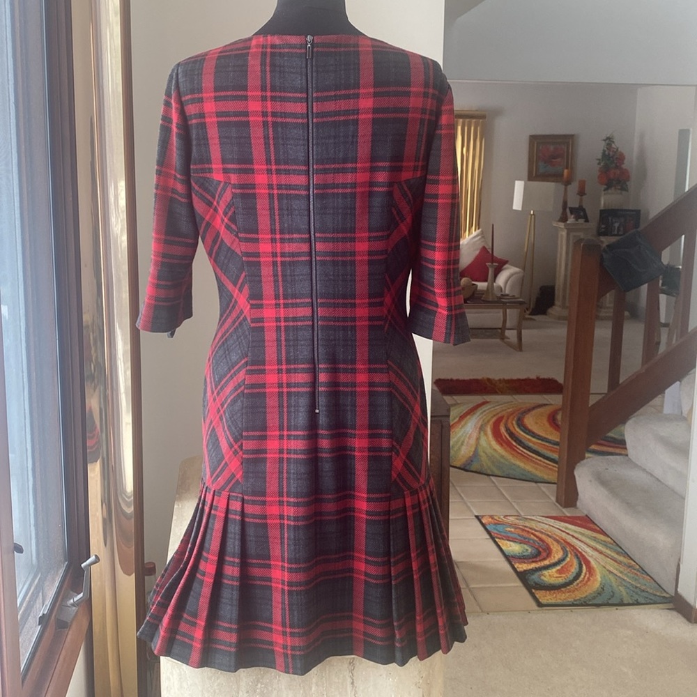 Tahari NWOT black,red heavier fabric inner liner.No flaws, measurements below. - Picture 3 of 16